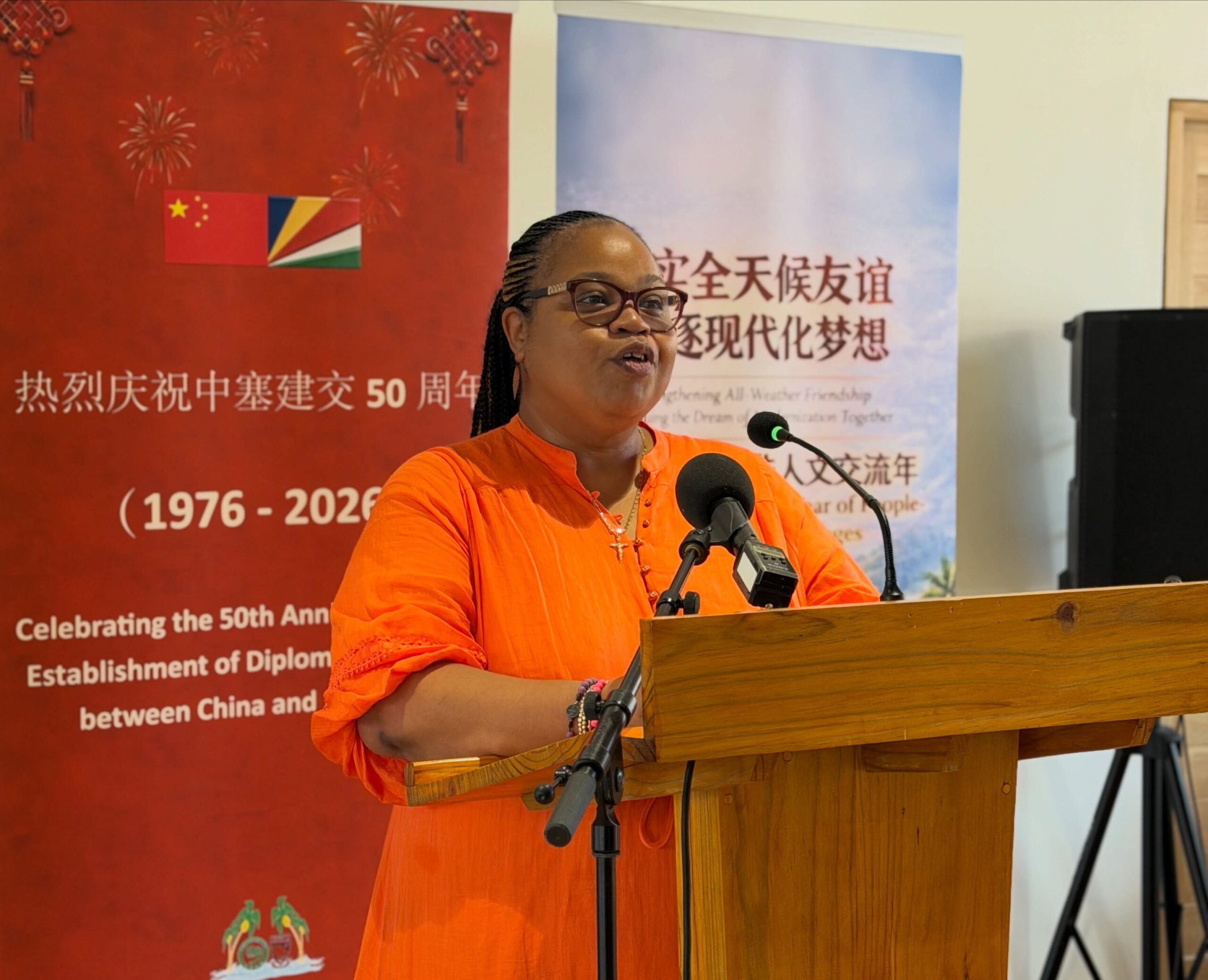 Photography Exhibition Celebrating China–Seychelles Friendship Opens at National Library (15)