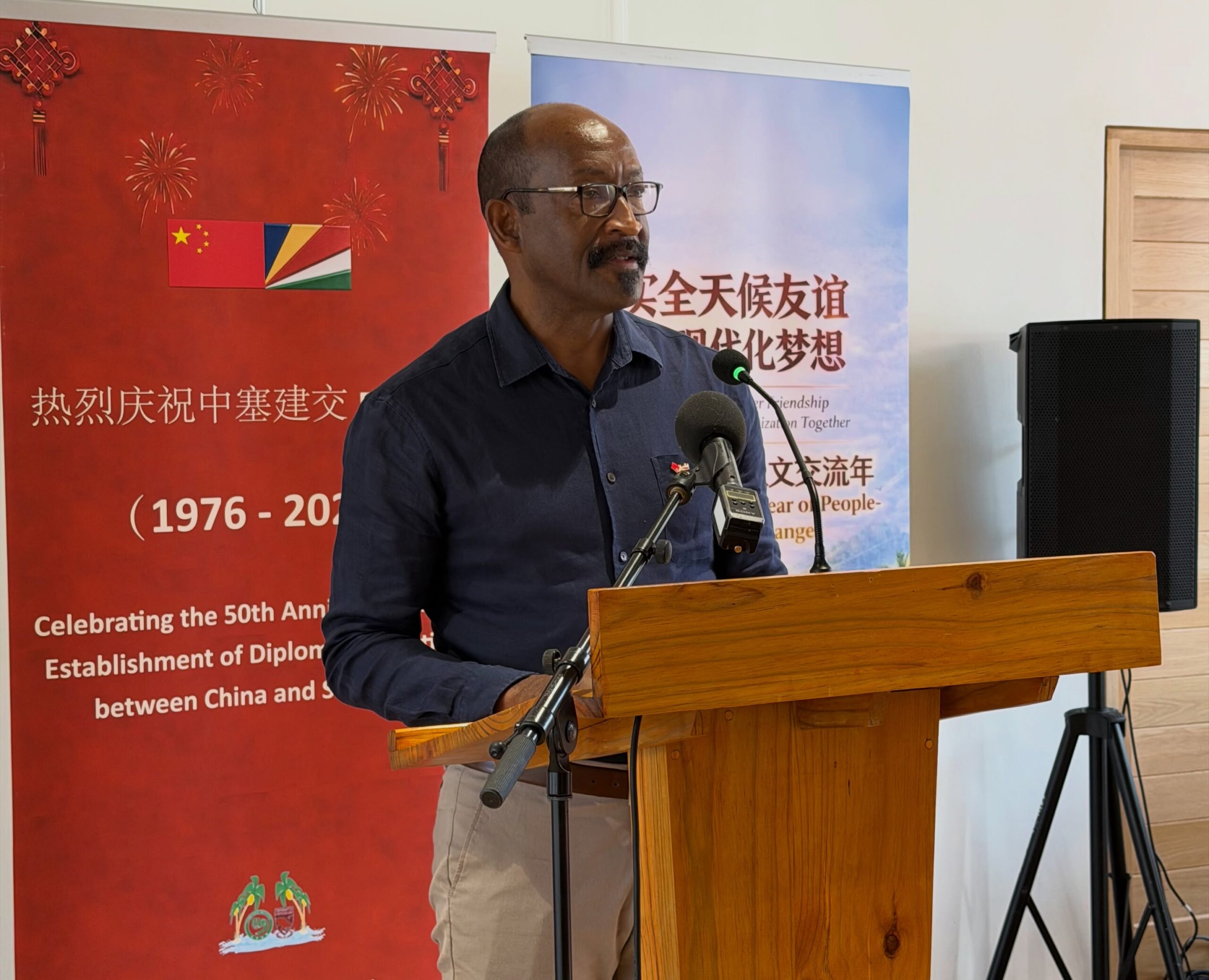 Photography Exhibition Celebrating China–Seychelles Friendship Opens at National Library (9)